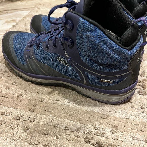 Keen hiking shoes EUC size 9 worn once! - Picture 3 of 3